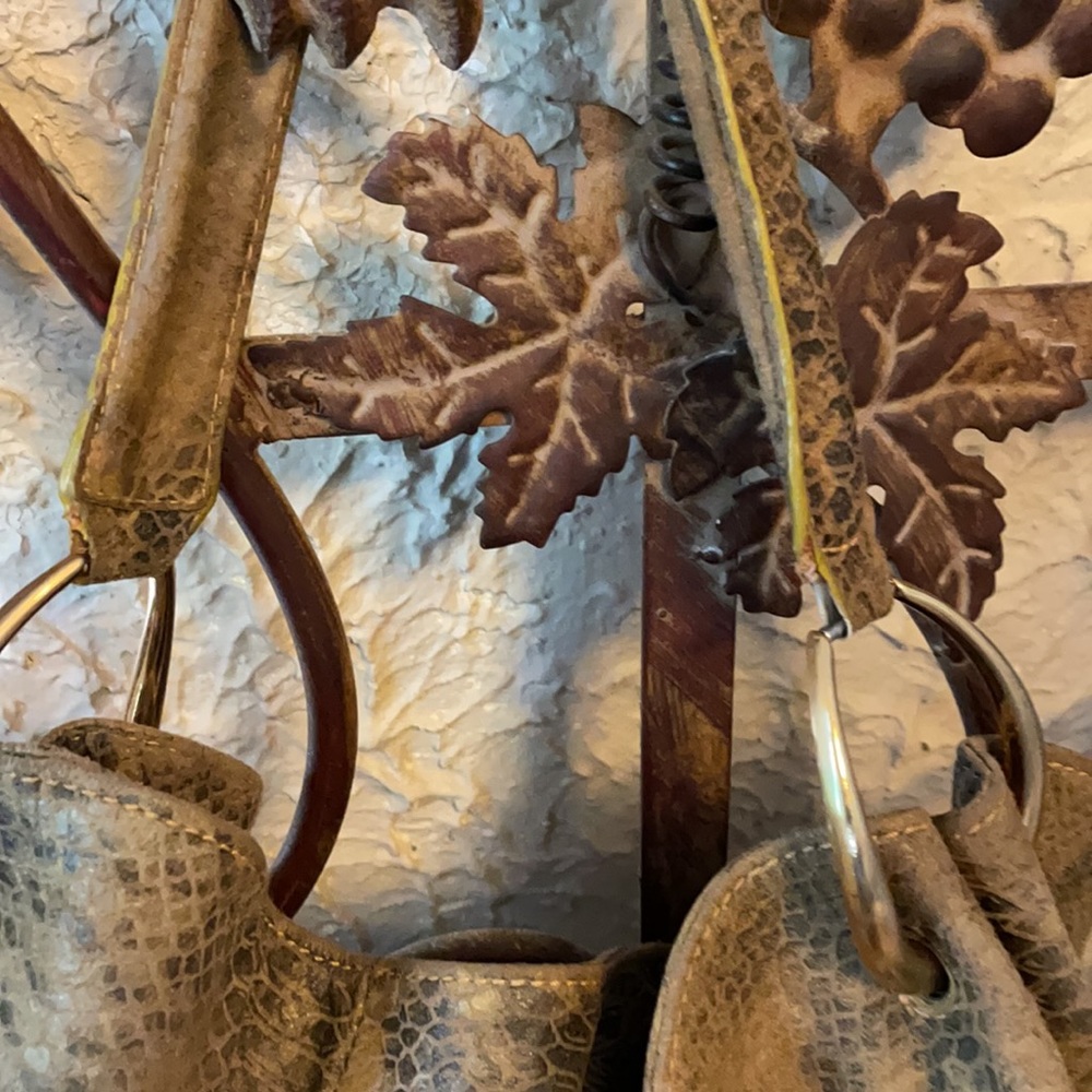 Handbag - Picture 2 of 4